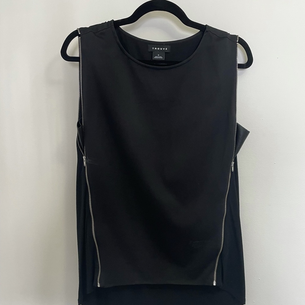 Trouve Sleeveless Top with Zippers